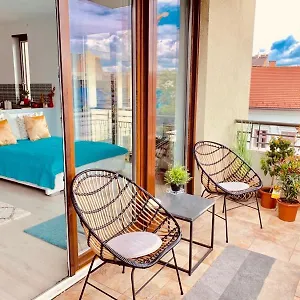 Sunny Deluxe Apt. & Terrace Boedapest