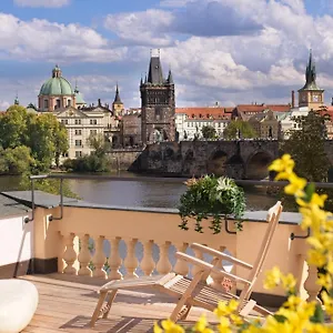 Charles Bridge Appartement