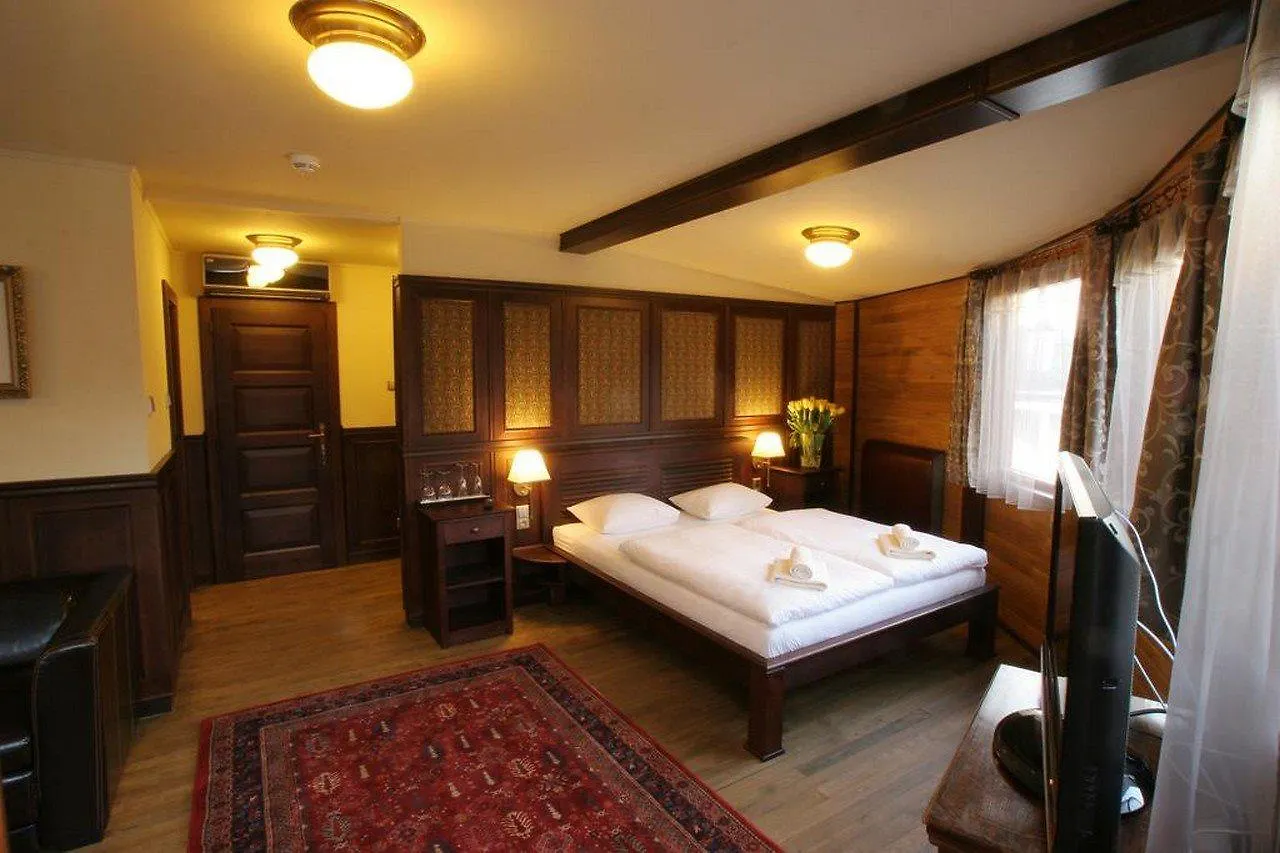 פראג Boat Hotel Matylda ספינת מלון