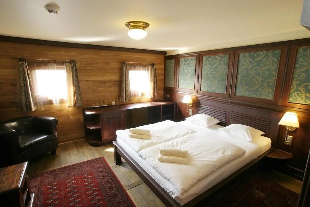 Boat Hotel Matylda Prague