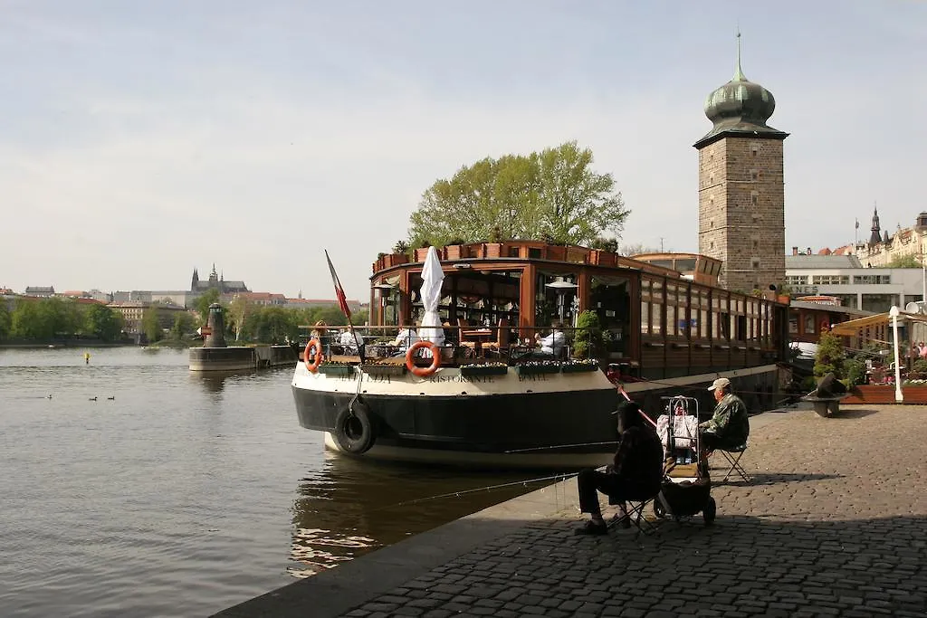 Boat Hotel Matylda Prague